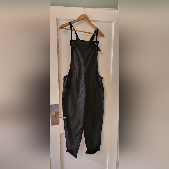 Yoins Black Overalls - Picture 1 of 3